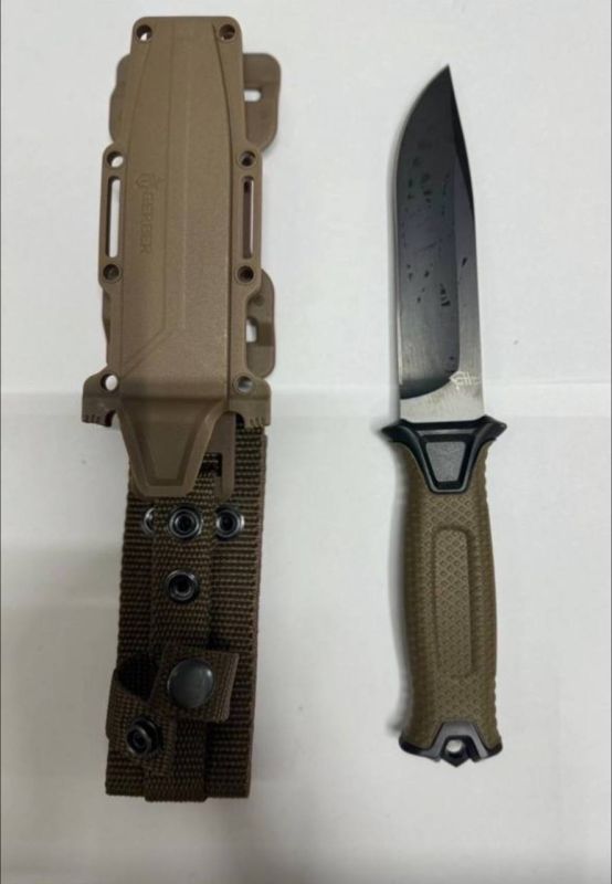 Ніж Gerber в чохлі